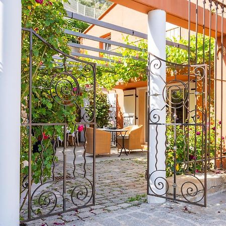 Studio De Charme Le Rose, 20M2, Dans Propriete Au Calme Avec Piscine By Le Mas De Louise Et Sacha Solliès-Toucas Exterior foto